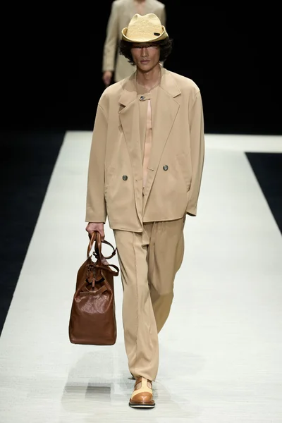 Look 19